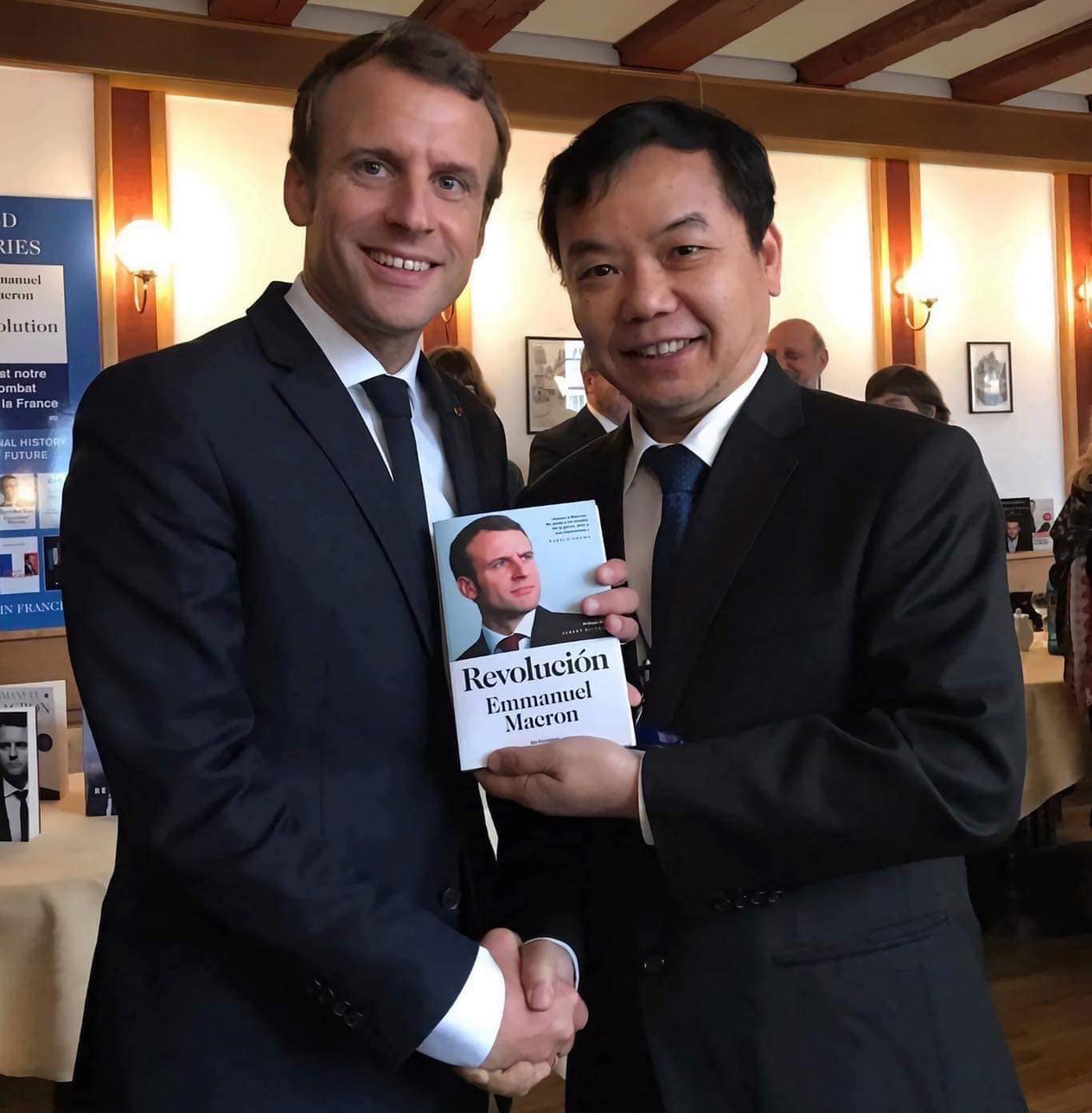 Mua ban quyen sach trong thoi dich Covid-19 anh 2