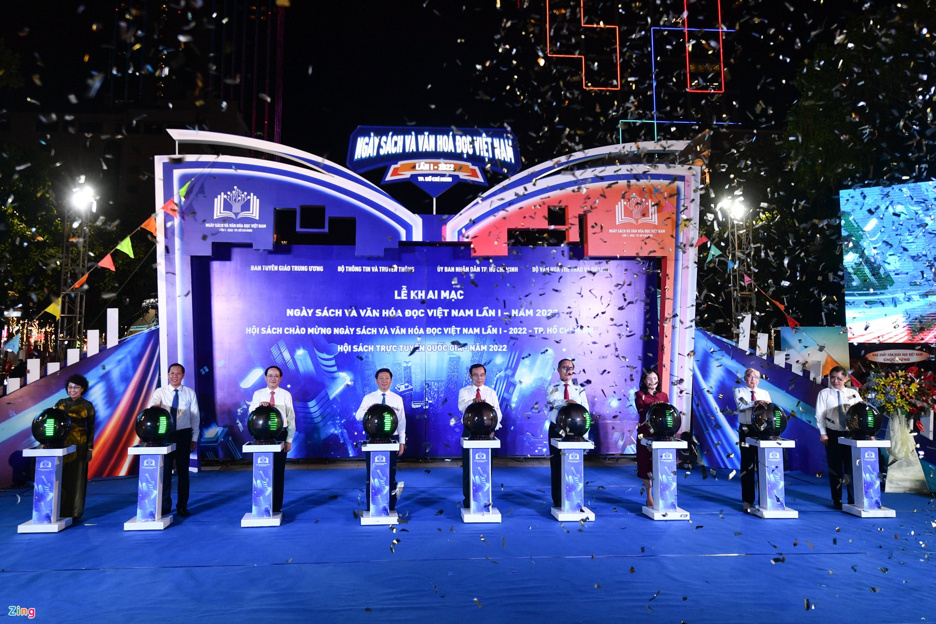 Trai nghiem sach so tai pho di bo anh 3