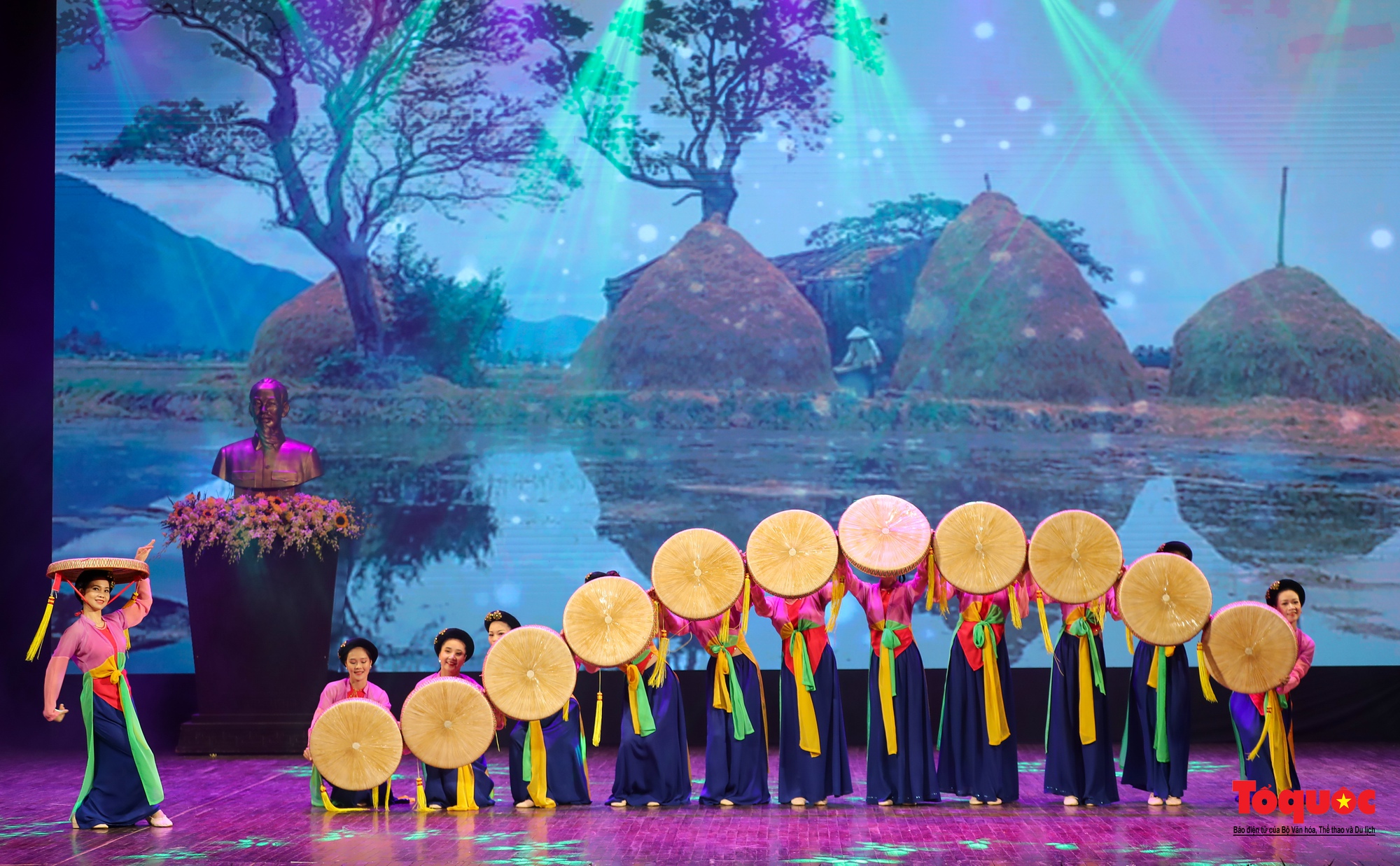 Lễ kỷ niệm 70 năm Ngày truyền thống ngành Xuất bản và tôn vinh người làm xuất bản tiêu biểu - Ảnh 13.