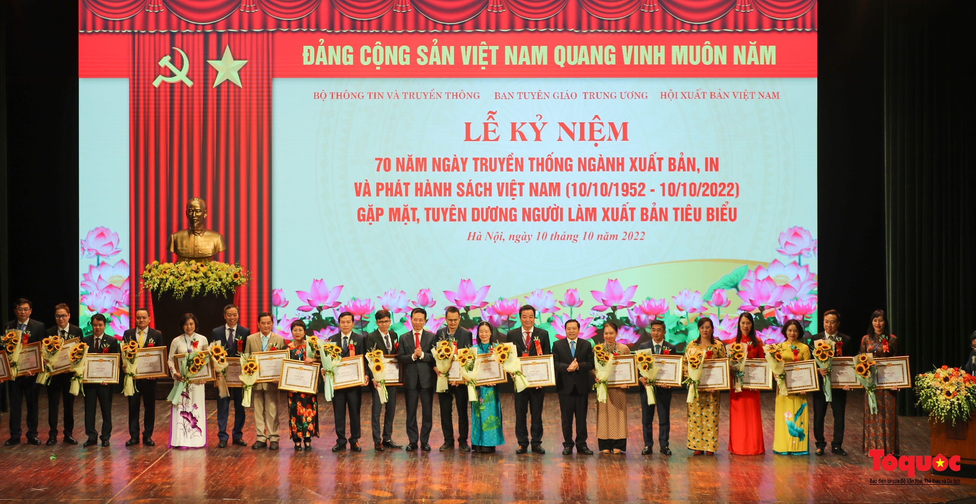 Lễ kỷ niệm 70 năm Ngày truyền thống ngành Xuất bản và tôn vinh người làm xuất bản tiêu biểu - Ảnh 9.