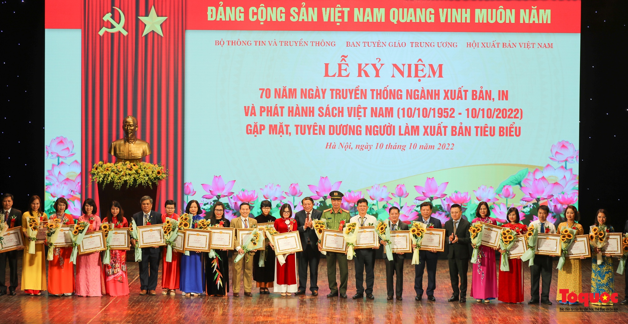 Lễ kỷ niệm 70 năm Ngày truyền thống ngành Xuất bản và tôn vinh người làm xuất bản tiêu biểu - Ảnh 10.