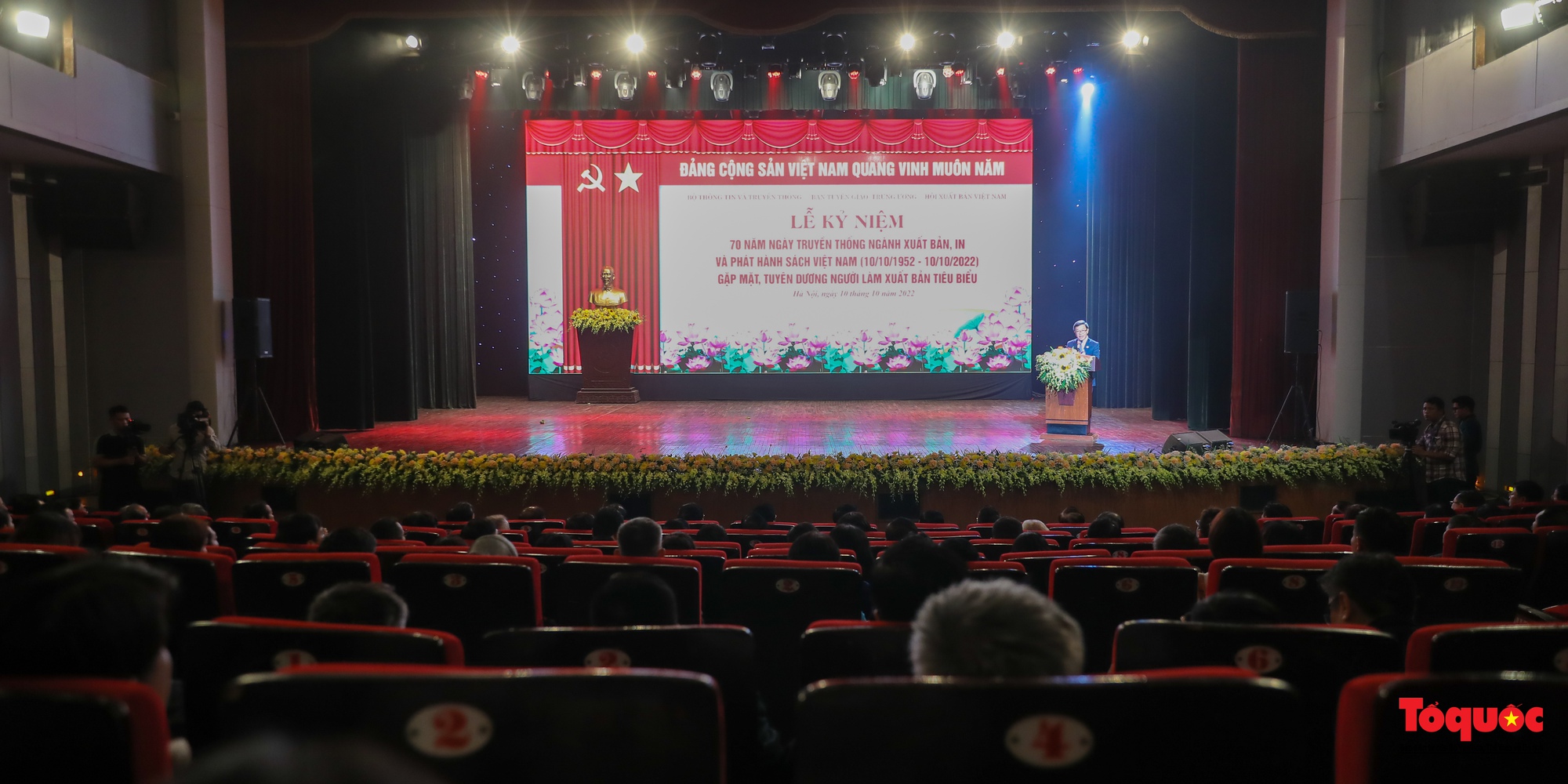 Lễ kỷ niệm 70 năm Ngày truyền thống ngành Xuất bản và tôn vinh người làm xuất bản tiêu biểu - Ảnh 1.