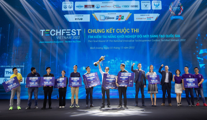 Top 10 cuộc thi tại lễ trao giải cuộc thi. Ảnh: TTTT