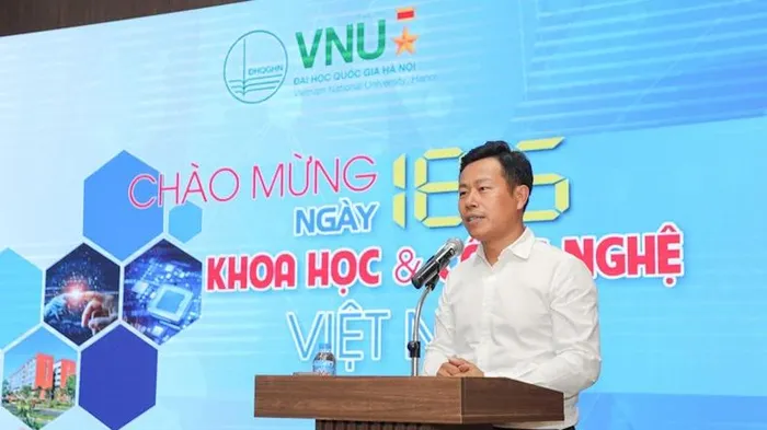 Giáo sư, Tiến sĩ Lê Quân, Giám đốc Đại học Quốc gia Hà Nội phát biểu ý kiến.
