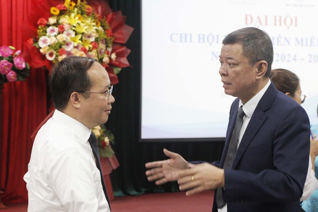 Các chuyên gia y tế trao đổi về tầm quan trọng của việc triển khai ứng dụng của công nghệ y học cao áp trong lâm sàng