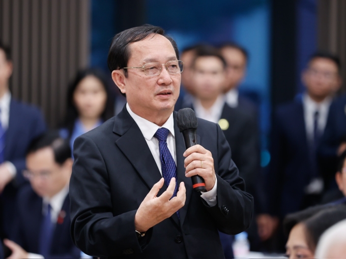 Bộ trưởng Khoa học và Công nghệ Huỳnh Thành Đạt trả lời các đề xuất của kiều bào. Ảnh: Nhật Bắc