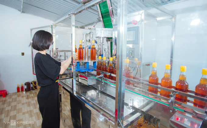 Dây chuyền đóng gọi tự động được anh Lợi đầu tư. Ảnh: Đắc Thành