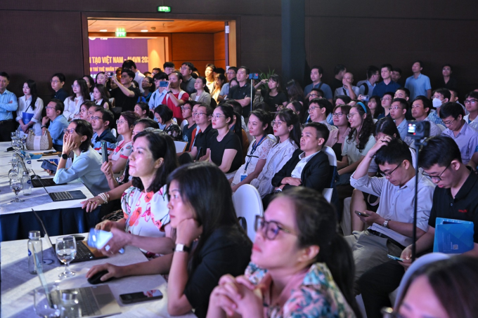 Các chuyên gia và khách mời nghe phiên tham luận của đại diện Viettel AI tại sự kiện. Ảnh: Giang Huy
