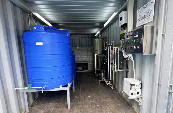 Hệ thống lọc nước nhiễm phèn, mặn vừa được lắp đặt tại Trường Phổ thông Dân tộc nội trú Trung học cơ sở Trần Đề. Ảnh: An Bình