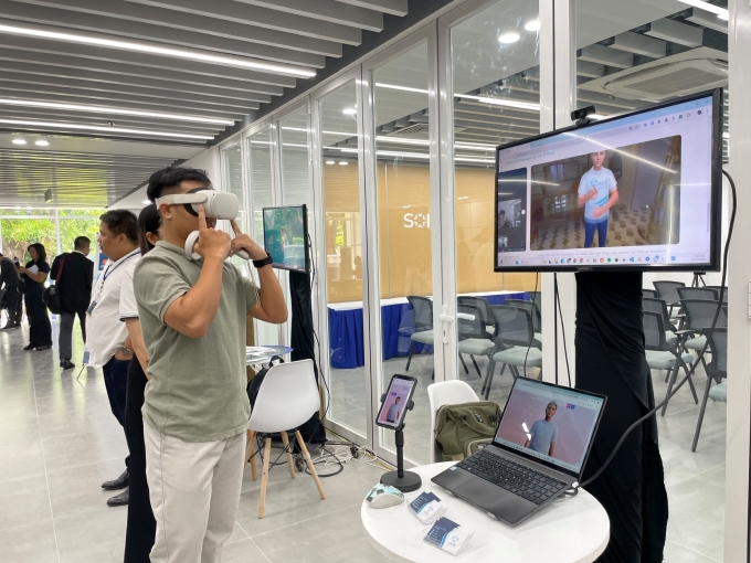 Trình diễn công nghệ thực tế ảo tại Soihub, sáng 25/10. Ảnh: Hà An