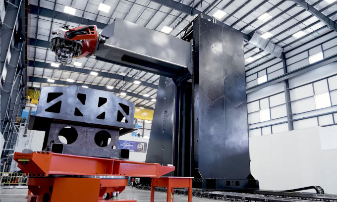 Máy in 3D cao 12 mét có thể in 100 mét sợi carbon mỗi phút. Ảnh: Rocket Lab