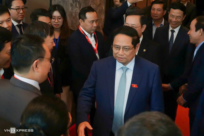 Thủ tướng cùng lãnh đạo các bộ ngành đến sự kiện từ sớm. Ảnh: Lê Tân