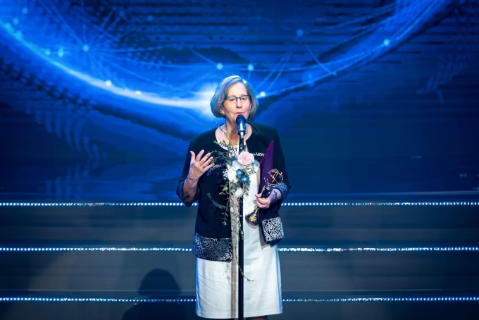 Giáo sư Susan Solomon làm chủ tọa phiên tọa đàm. Ảnh: Vingroup