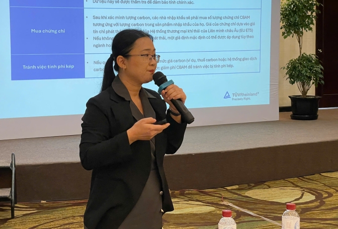 Các chuyên gia chia sẻ chủ đề phát triển bền vững tại hội thảo. Ảnh: Hà An