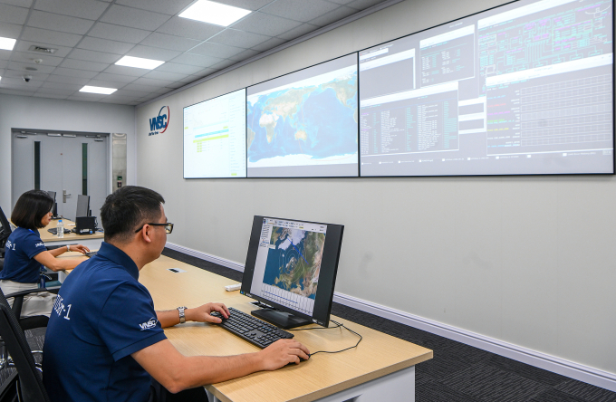 Trung tâm điều khiển và vận hành vệ tinh tại Khu Công nghệ cao Hòa Lạc - Hà Nội. Ảnh: Giang Huy