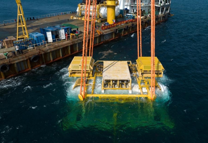 Cụm máy tính thông minh thương mại được hạ xuống biển gần Lăng Thủy, đảo Hải Nam, ngày 18/2/2025. Ảnh: Xinhua