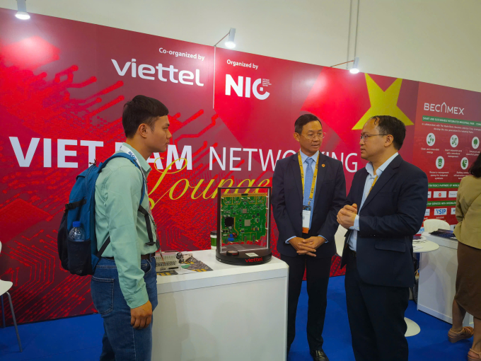 Một gian hàng trình diễn sản phẩm Make in Viet Nam tại Triển lãm bán dẫn Đông Nam Á 2025. Ảnh: NIC