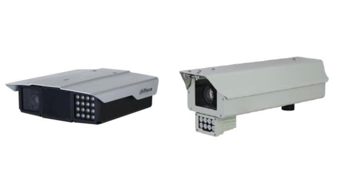 Camera bắn tốc độ loại có radar có thể phát hiện tốc độ tối đa 300 km/h (bên trái) và camera giao thông thông thường.