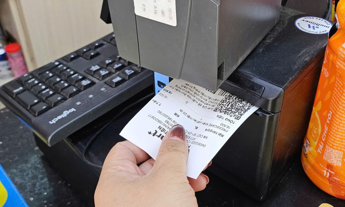 Hoá đơn in từ máy tính tiền tại một siêu thị, ngày 4/6. Ảnh: Phương Dung