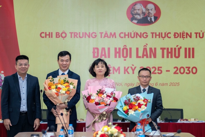 Chi ủy Chi bộ Trung tâm Chứng thực điện tử quốc gia nhiệm kỳ 2025 - 2030. Ảnh: Thảo Anh