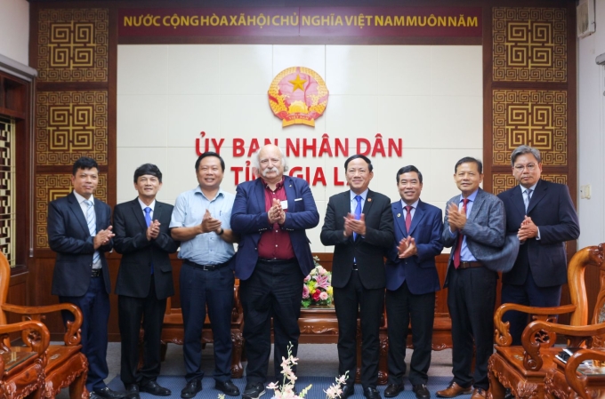 Chủ tịch UBND tỉnh Gia Lai - Phạm Anh Tuấn gặp gỡ Giáo sư Haldane ngày 1/7. Ảnh: Cổng thông tin tỉnh