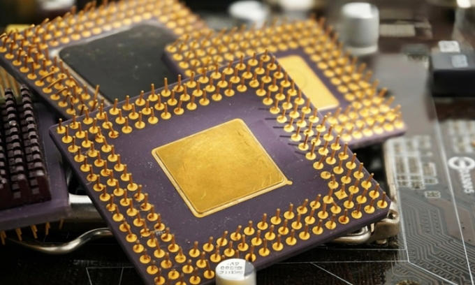 Nhóm nghiên cứu đến từ Đại học Flinders tìm ra cách thu thập vàng từ bộ phận giá trị trong rác điện tử mà không gây hại cho môi trường. Ảnh: Earth.com