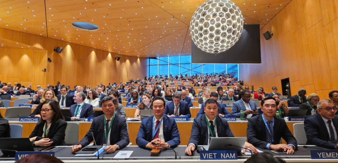 Đoàn đại biểu Việt Nam do ông Lưu Hoàng Long làm Trưởng đoàn cùng ông Mai Phan Dũng, Đại sứ, Trưởng Phái đoàn và ông Phạm Quang Huy, Tham tán công sứ, Phó trưởng phái đoàn thường trực Việt Nam tại Geneva, cùng đại diện các đơn vị của Bộ Khoa học và Công nghệ tham dự hội nghị. Ảnh: Cục Sở hữu trí tuệ