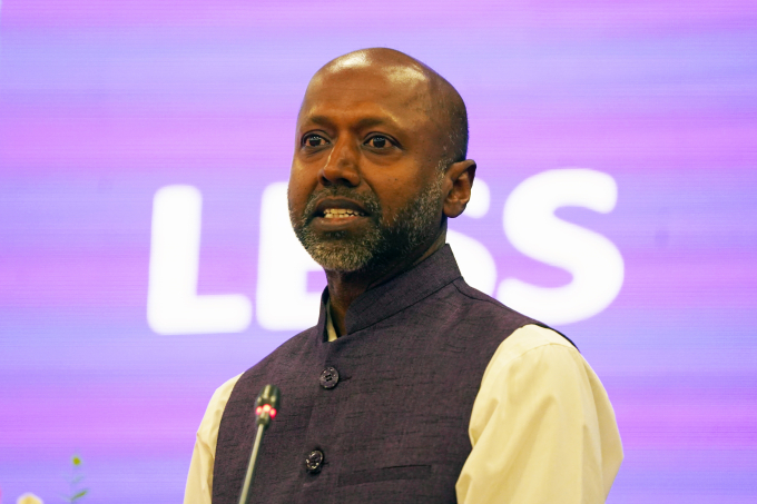 Navi Radjou, chuyên gia về đổi mới sáng tạo, chia sẻ tại sự kiện R&D Forum 2025 tại Ninh Bình, ngày 30/7/2025. Ảnh: Lưu Quý