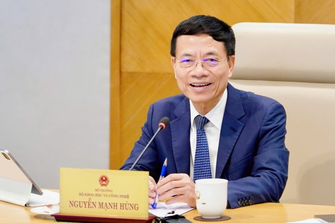 Bộ trưởng Nguyễn Mạnh Hùng làm việc với Cục An toàn, bức xạ và hạt nhân, chiều 31/7. Ảnh: TTTT