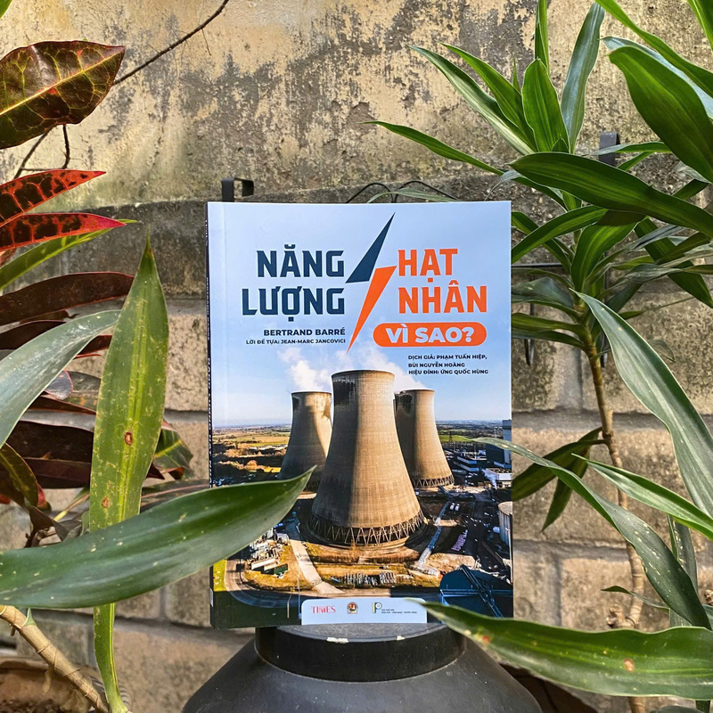 Cuốn sách "Năng lượng hạt nhân – Vì sao?"