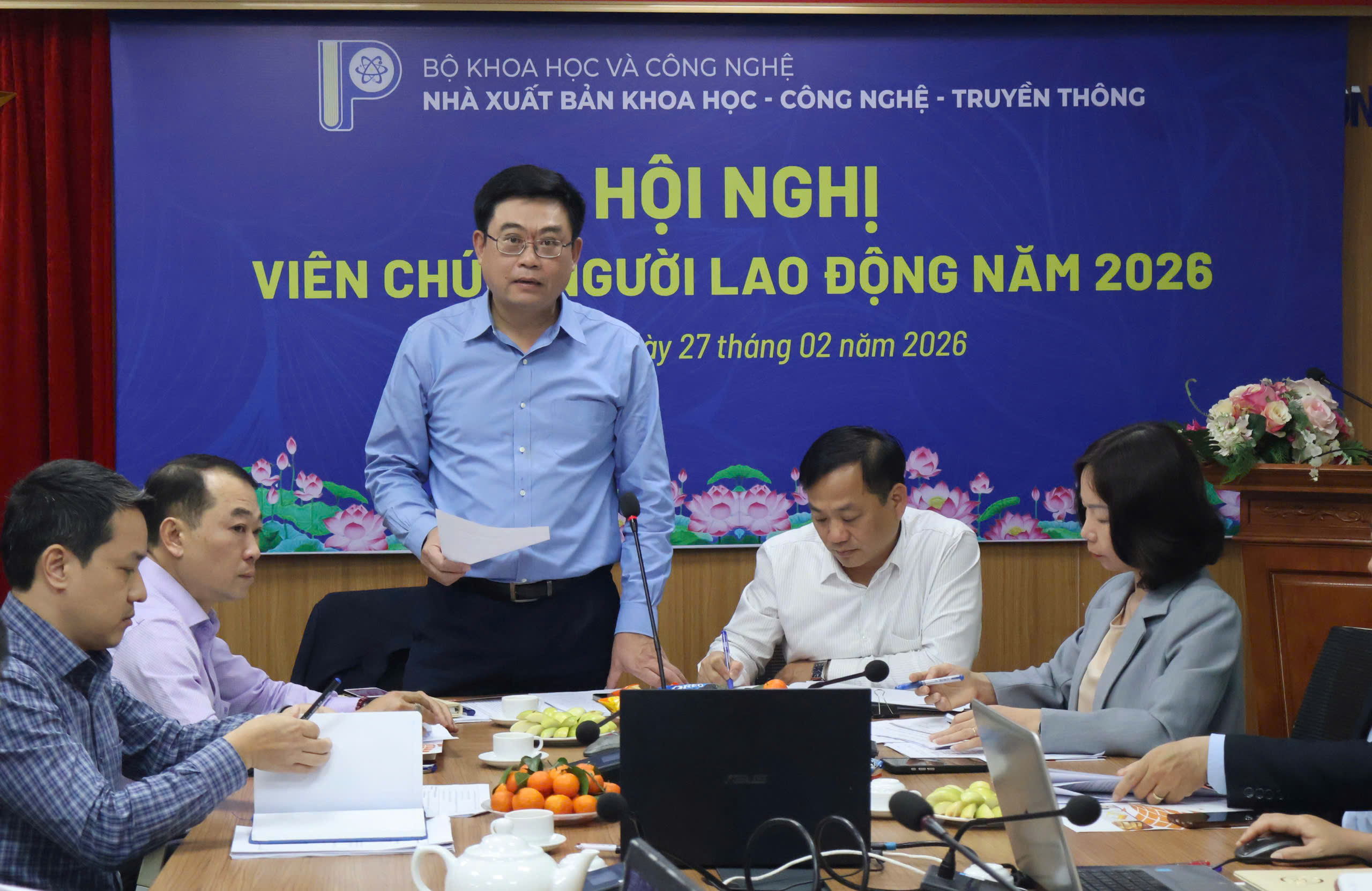 Ông Trần Chí Đạt - Giám đốc, Tổng Biên tập Nhà xuất bản phát biểu khai mạc Hội nghị